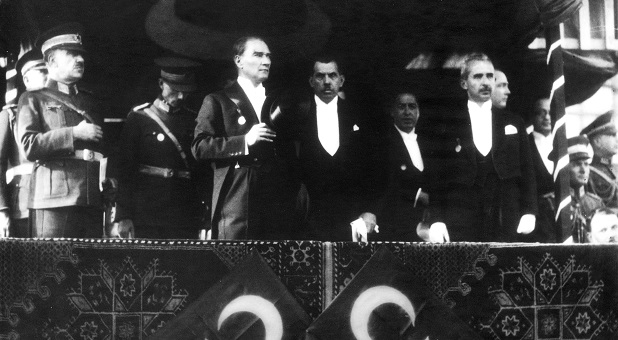 ataturkvecumhuriyet-001.jpg