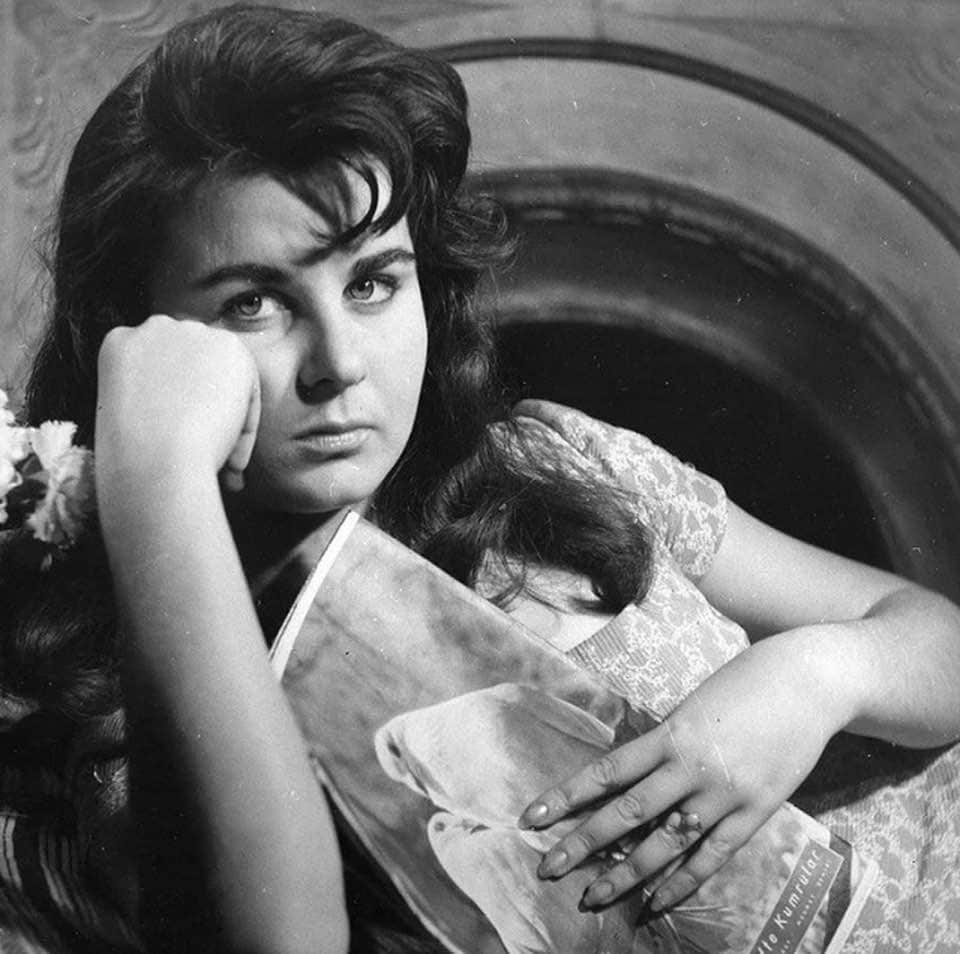 fatma-girikin-1961de-cekilen-bir-resmi-min.jpg