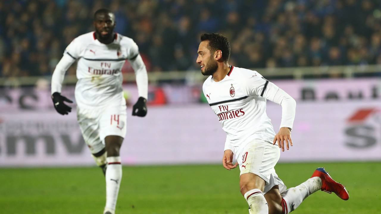 hakan-calhanoglu-002.jpg