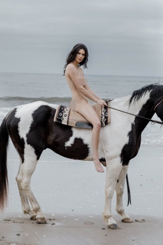 kendall-jenner-ciplak-foto-siyasetcafe1.jpg