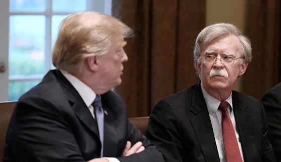 trump-ve-bolton.jpg