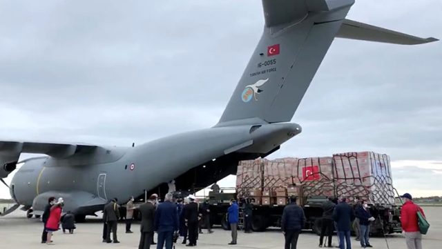 turkiye-nin-tibbi-yardim-malzemesi-tasiyan-askeri-siyasetcafe.jpg